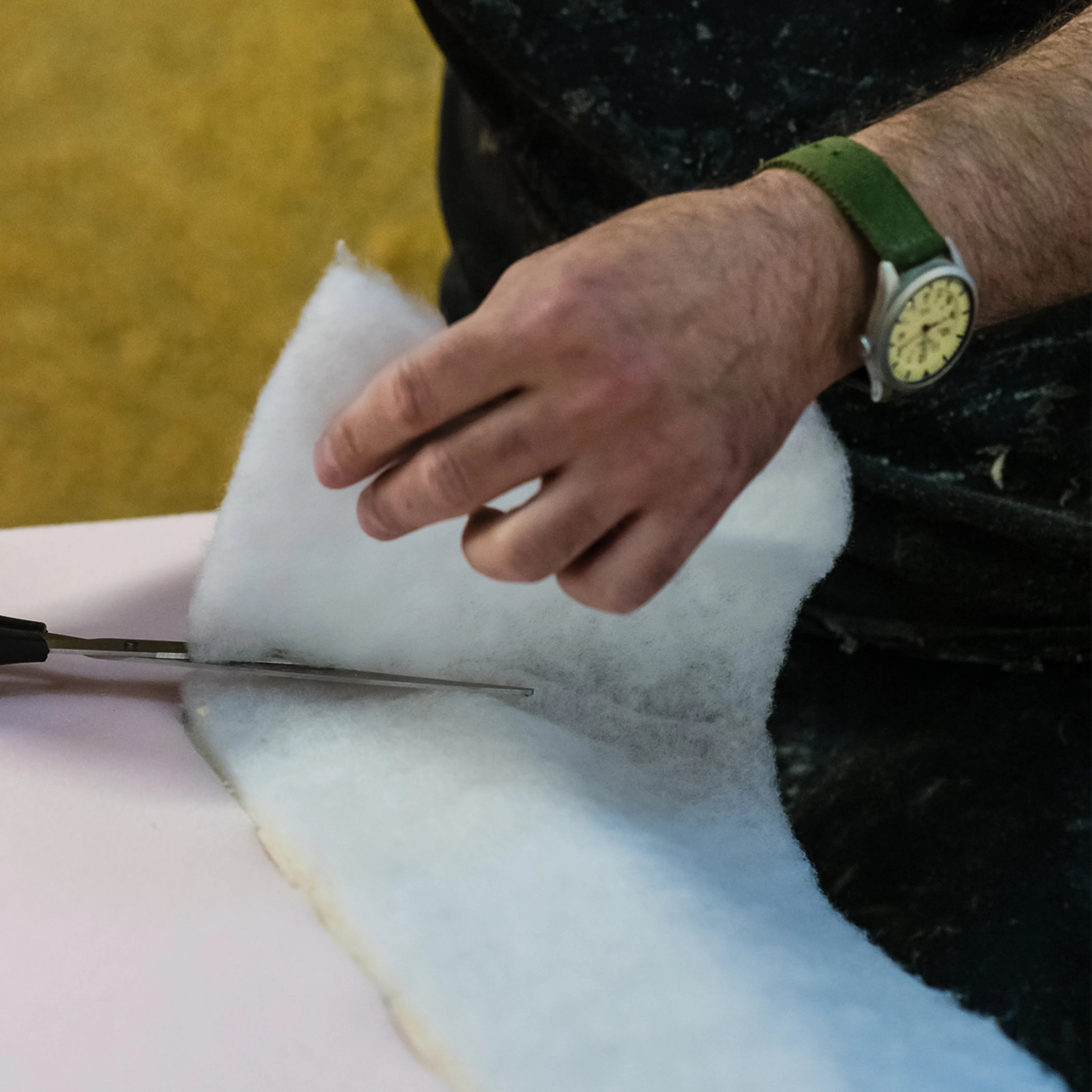 Produktion der berna Boxspringbetten – enjoy-schlafsysteme in Paderborn – Polsterer am Werk