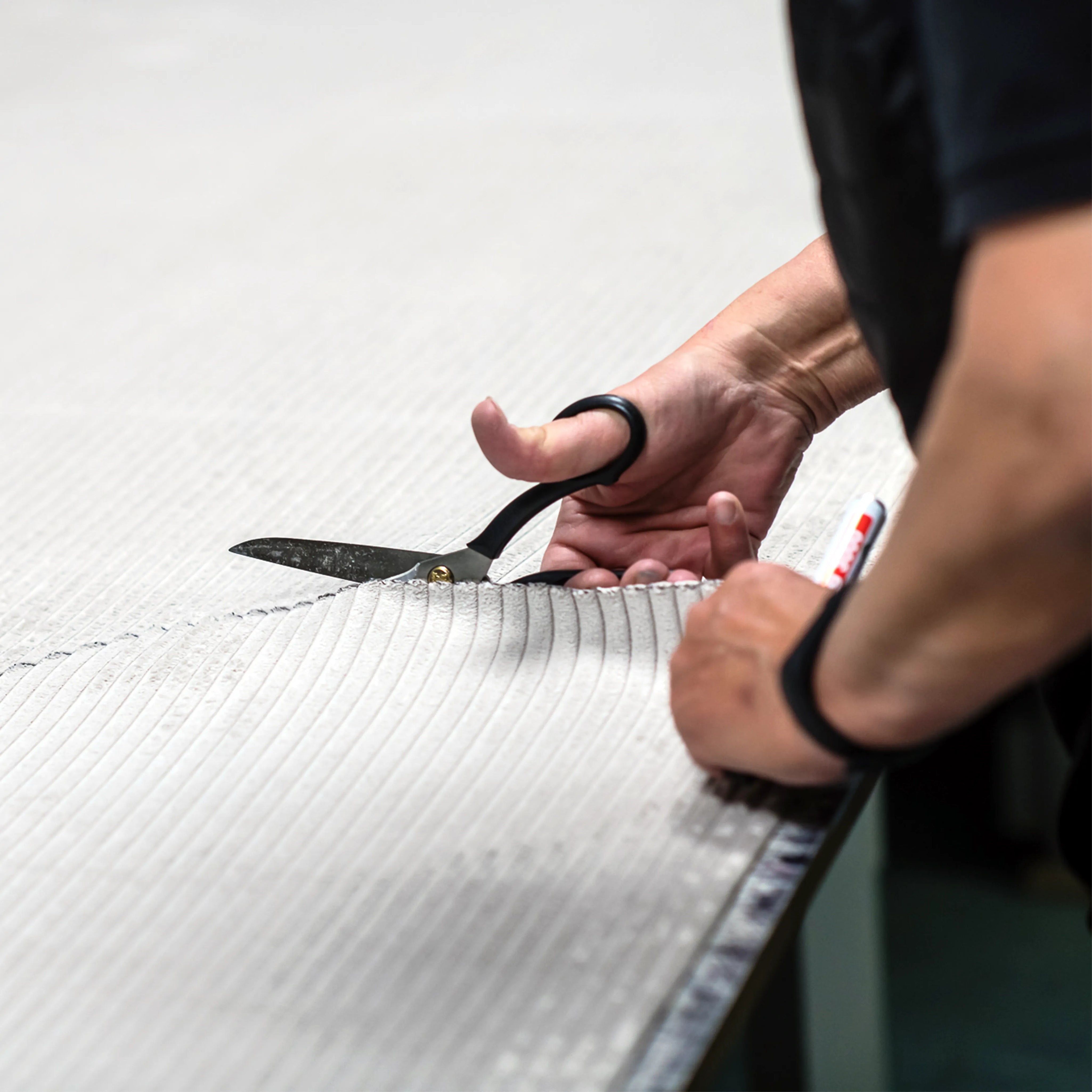 Produktion der berna Boxspringbetten – enjoy-schlafsysteme in Paderborn – Stoffzuschnitt